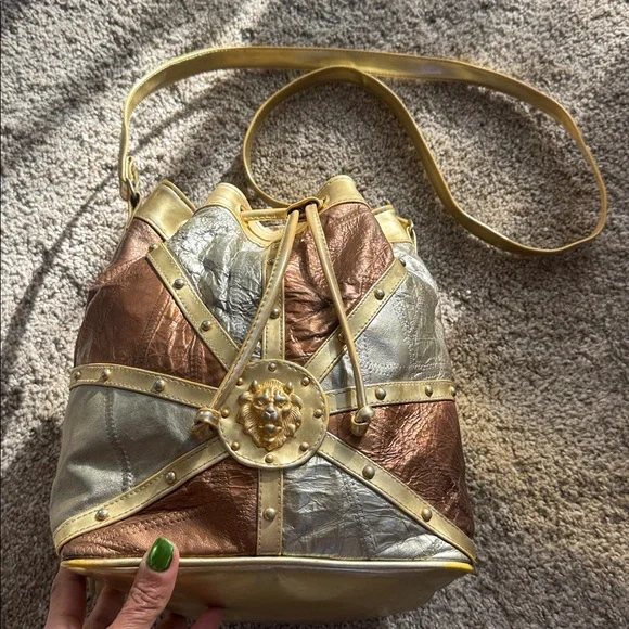 Château Vintage Leather Bucket Bag Lion Medallion - Picture 3 of 17